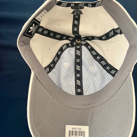 Adidas Hat NWT - Picture 2 of 2